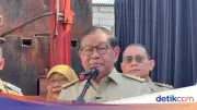 Pemprov DKI Copot Baliho 'Aku Harus Mati', Pram Larang Iklan Sensitif di Jakarta
