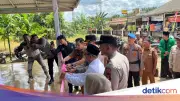 Polda Sumsel Sambangi Warga Banyuasin, Bagikan Bansos dan Perkuat Kamtibmas