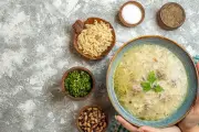 Resep Bubur Bayam Sehat dan Lembut, Cocok untuk Menu Sarapan Praktis Keluarga
