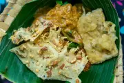 Resep Bumbu Pecel Madiun Pedas Manisnya Pas, Cocok untuk Lauk