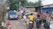 Sampah Menggunung 4 Meter di TPS Rawadas Jaktim, Pemprov DKI Targetkan Bersih dalam 2 Hari