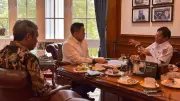 Seskab Teddy Bahas Hunian Layak dengan Dirut BTN dan KAI, Fokus pada Lahan BUMN