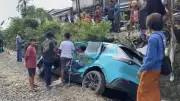 Seskab Teddy: Taksi Green SM Dievaluasi Usai Kecelakaan Kereta di Bekasi