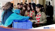 SPPG Polri Uji Coba MBG Prasmanan di SMA Pejaten, Siswa Belajar Disiplin
