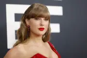 Taylor Swift Daftarkan Merek Dagang Suara dan Citra Lawan AI