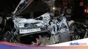 Truk Trailer Rem Blong Tabrak 5 Kendaraan di Probolinggo, 4 Korban Tewas Sekeluarga