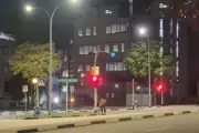Video Pejalan Kaki Patuhi Lampu Merah di Jalan Sepi saat Tengah Malam Viral