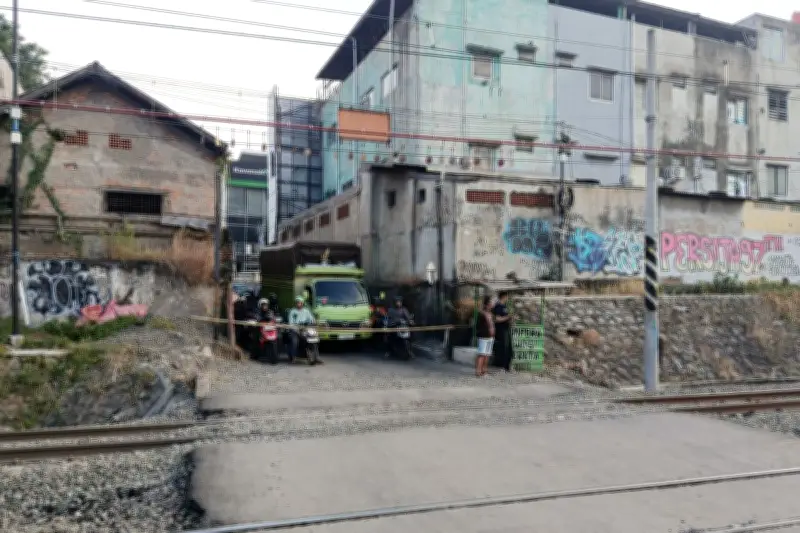 165 Petugas Penjaga Pelintasan Kereta di Sumbar Dihentikan