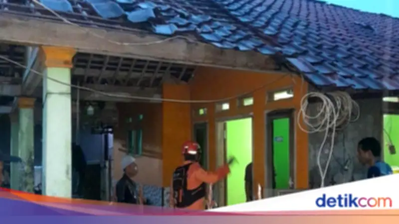90 Rumah di Rumpin Bogor Rusak Diterjang Angin Kencang