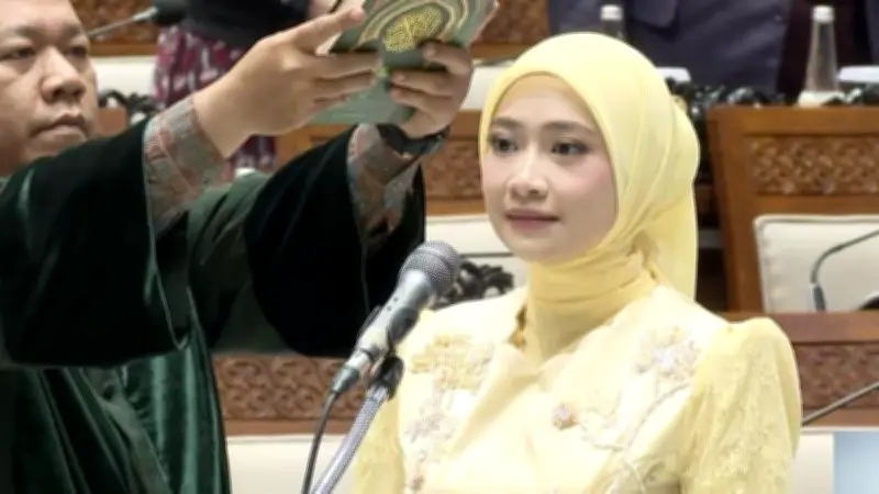 Adela Kanasya Adies Resmi Dilantik Jadi Anggota DPR Gantikan Ayahnya Adies Kadir