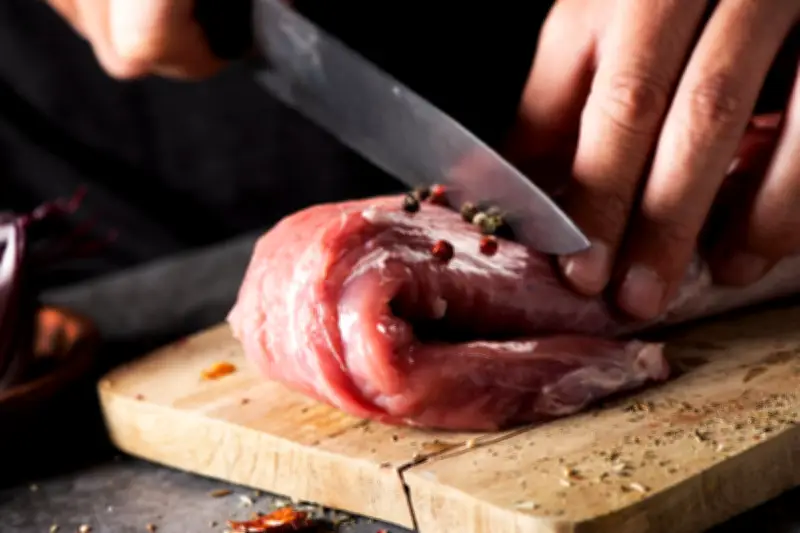 Aman atau Tidak? Talenan Kayu untuk Daging Mentah