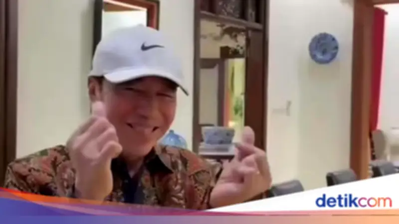 Anak Muda Nyanyikan 'Mas Bahlil Ganteng' di Depan Rumah Jokowi, Jokowi Ikut Finger Heart