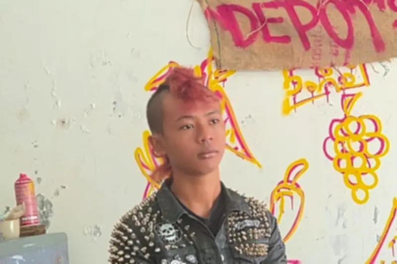 Anak Punk Jadi Kurir Sayur di Solo, Buktikan Penampilan Bukan Penghalang