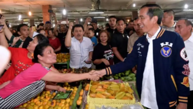 Analisis Jokowi Blusukan Lagi: Uji Magnet Elektoral atau Manuver Politik?