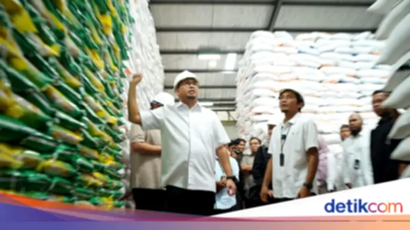 Andre Rosiade Tinjau Gudang Bulog Sumbar, Stok Beras Aman Hingga 2027