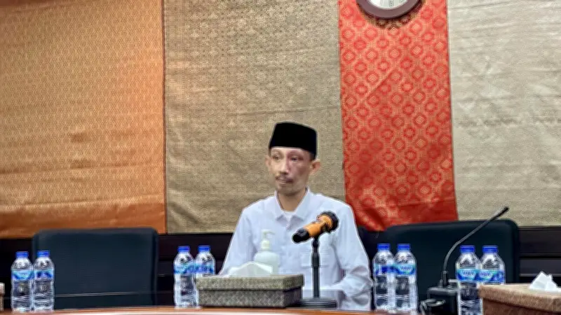 Anggota DPRD Jember Disidang karena Merokok dan Main Game saat Rapat