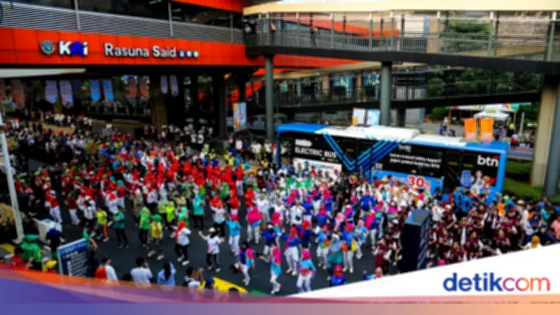 Antusiasme Warga Sambut CFD Perdana di Jalan Rasuna Said Jakarta