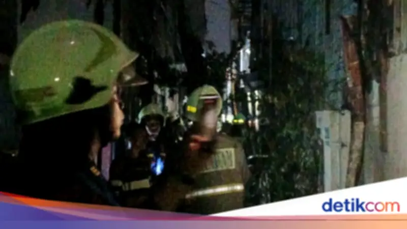 Api Kembali Muncul di Tambora, Damkar Berhasil Padamkan