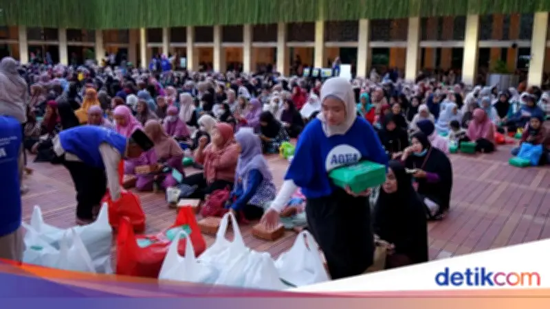 AQUA Terima Penghargaan dari Masjid Istiqlal atas Dukungan Program Ramadan Hijau