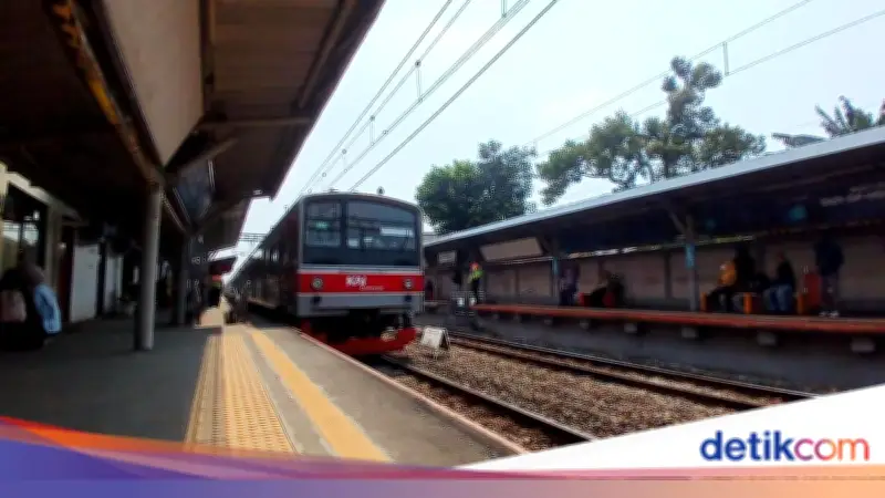 Banjir Genangi Jalur KRL Kebayoran-Pondok Ranji, Perjalanan Terganggu