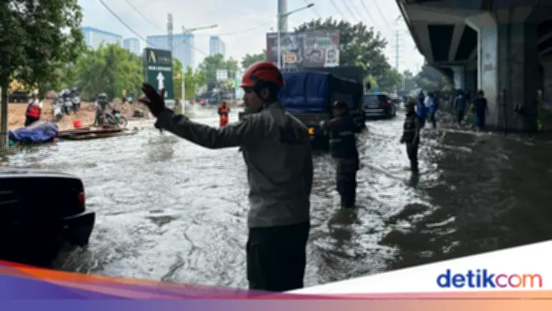 Banjir Jakarta Berangsur Surut, Tersisa 18 RT di Jakbar Masih Terendam