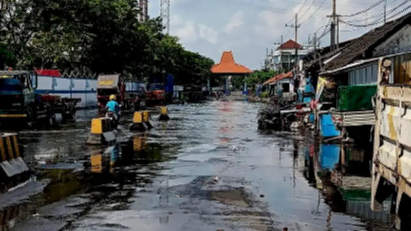 Banjir Rob Rendam Pesisir Surabaya, BMKG Imbau Waspada hingga 21 Mei