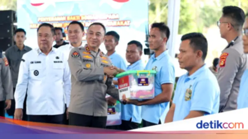 Berdayakan Petani, Polda Sumsel Beri Bantuan Benih Jagung dan Alsintan