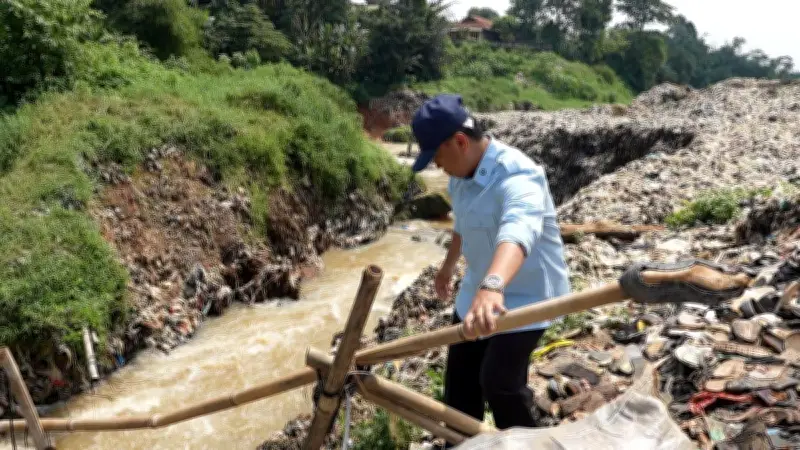 Biang Kerok Banjir Sawangan-Cipayung: Gunungan Sampah Longsor ke Kali