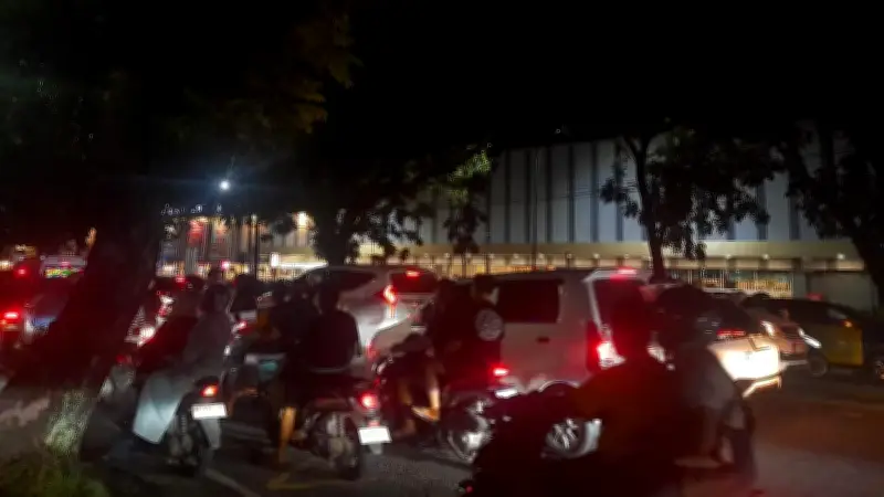 Blackout Sumatra: 7 Jam Gelap Gulita, Warga Padang Panik Tanpa Listrik