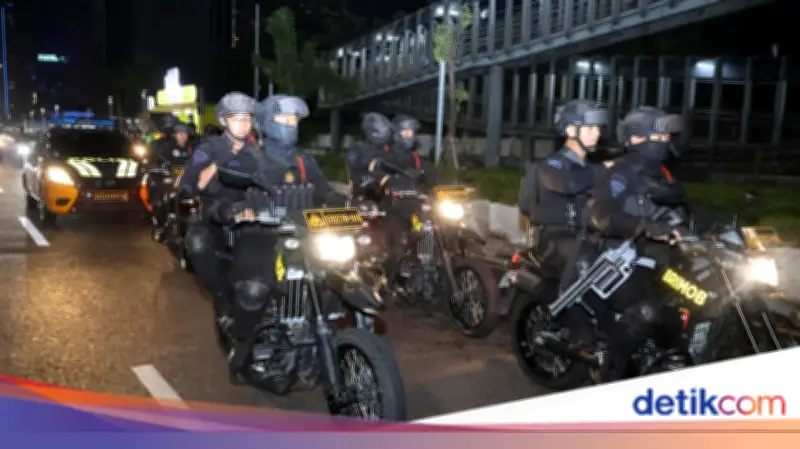 Brimob Polda Metro Amankan Balap Liar dan Narkoba Sintetis di Patroli Dini Hari
