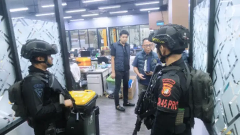 Brimob Turun Tangan Bongkar Judi Online Jaringan Internasional di Hayam Wuruk