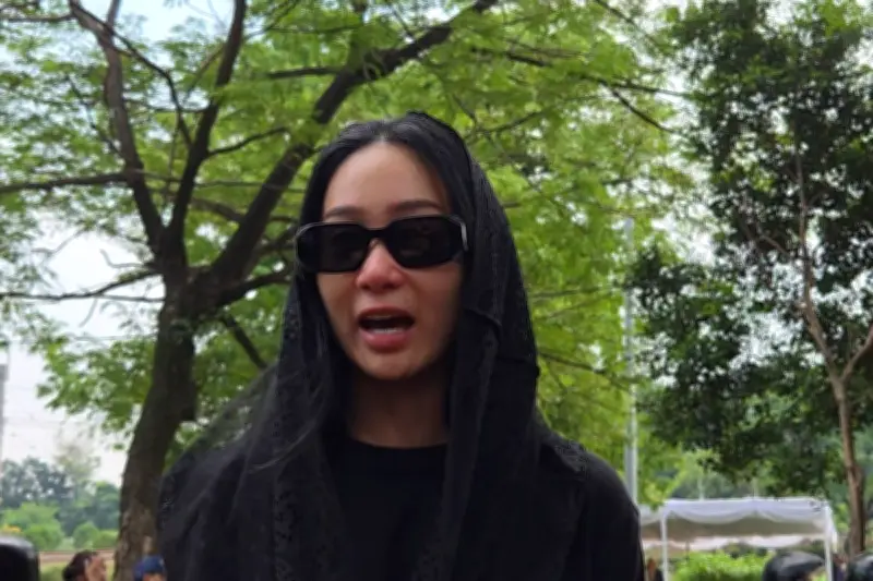 Bunga Zainal Klarifikasi Ayahnya Meninggal di Rumah, Bukan RS