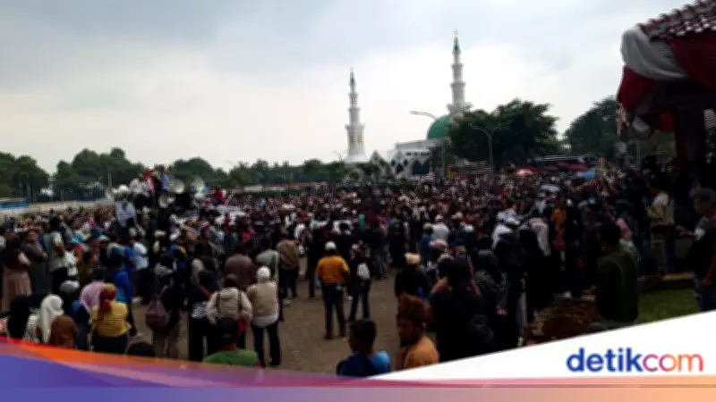 Bupati Bogor Temui Pendemo, Janji Minta Tambang Berizin Dibuka Lagi