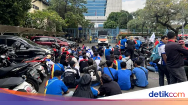 Buruh Indomaret Lanjut Demo di Kemnaker, Tunggu Mediasi Upah Lembur