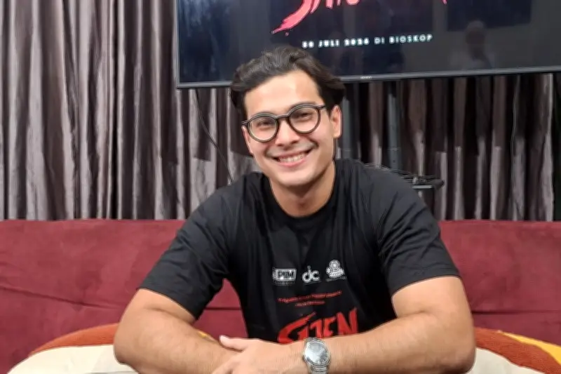 Cinta Brian Bersepeda untuk Melepas Lelah Syuting Film Horor