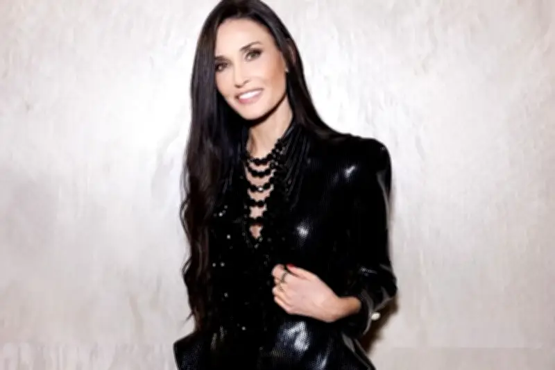 Demi Moore: Hollywood Tak Bisa Pura-pura AI Tak Ada