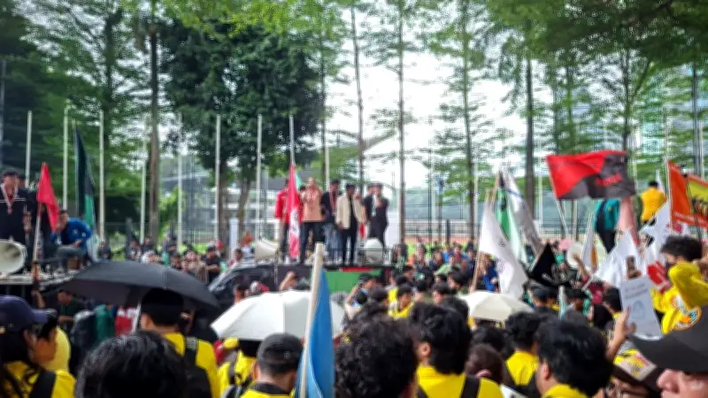 Demo Hardiknas di Kemdiktisaintek, Mahasiswa Soroti Pendidikan Jadi Komoditas
