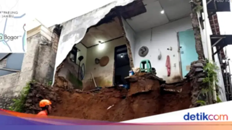 Dinding Rumah Warga Bogor Jebol Akibat Longsor, BPBD Lakukan Penanganan