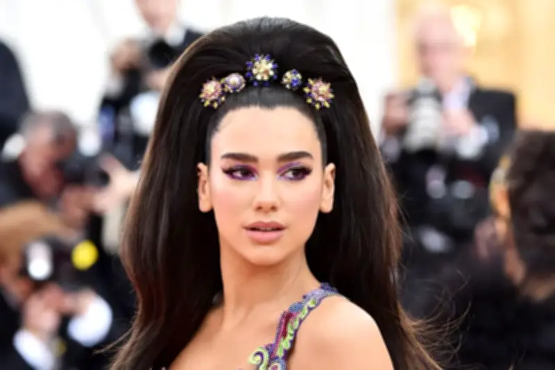 Dua Lipa Gugat Samsung Rp 245 Miliar karena Foto Digunakan Tanpa Izin