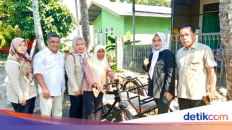 Ema Dapat Becak Baru dari Andre Rosiade Usai Viral Doakan Jemaah Haji