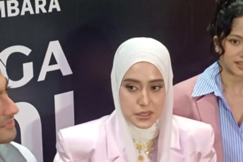 Fairuz A Rafiq Jadi Tempat Curhat Raihaanun di Film Keluarga Suami Adalah Hama