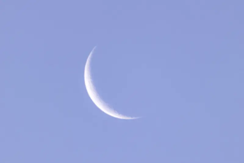Fenomena Langit Mei 2026: Earthshine hingga Micro Blue Moon