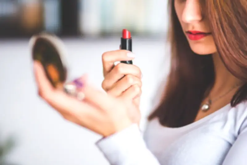 Fenomena Lipstick Effect Melanda Indonesia, Ini Penjelasan Dosen UGM