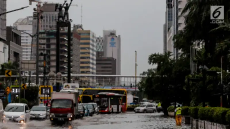Genangan Air, TransJakarta Sesuaikan Rute Lebak Bulus-Pasar Baru