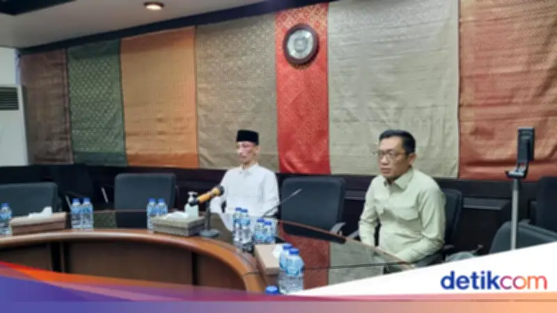 Gerindra Beri Sanksi Teguran Keras Anggota DPRD Jember Merokok dan Main Game Saat Rapat