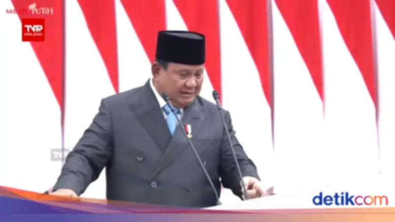 Gestur Prabowo Cari Kopi di Podium Curi Perhatian Sidang DPR