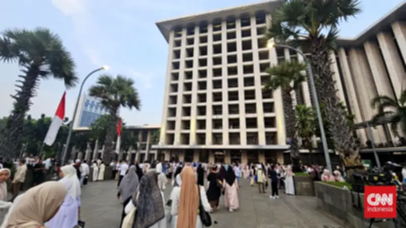 Gibran Salat Iduladha di Istiqlal Didampingi Sejumlah Menteri