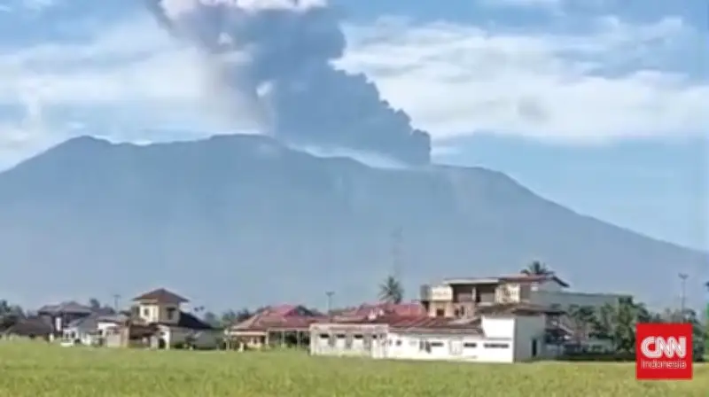 Gunung Marapi Erupsi Sabtu Pagi, Semburkan Abu Vulkanik Setinggi 2.000 Meter