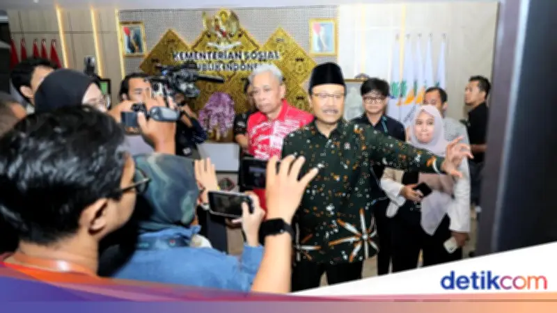 Gus Ipul Tegaskan Isu Mark Up Harga Sepatu Sekolah Rakyat Hoaks