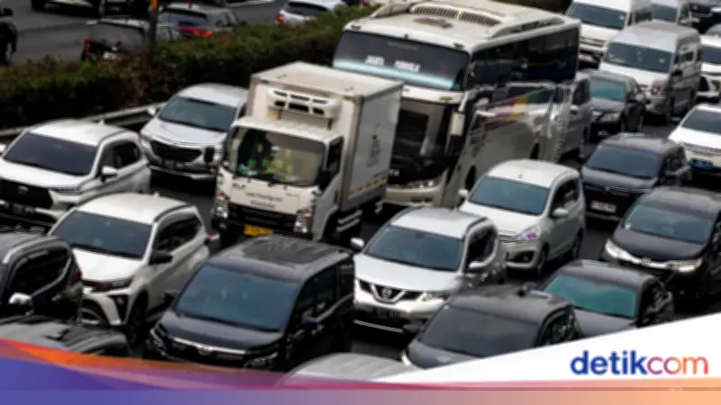 Hari Kejepit, Lalin Tol Arah Jakarta Padat di Sejumlah Titik